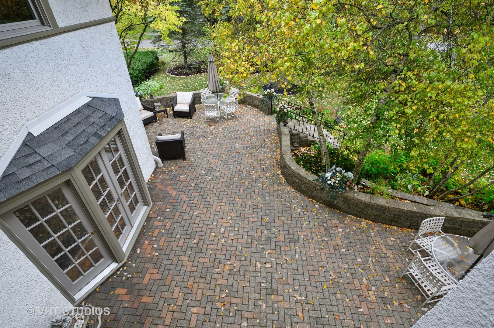 304 Cumnor Road Kenilworth, IL 60043 - Photo 31 of 40 a view of an outdoor space with seating area