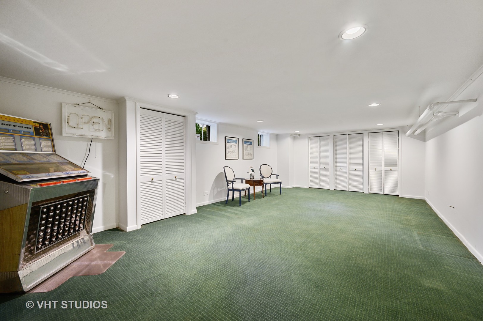 304 Cumnor Road Kenilworth, IL 60043 - Photo 32 of 40 a view of a livingroom with furniture and staircase