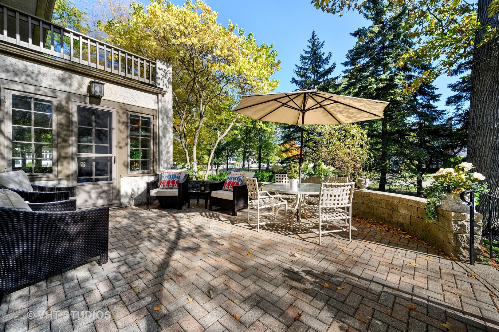 304 Cumnor Road Kenilworth, IL 60043 - Photo 5 of 40 a view of a patio with a table and chairs under an umbrella