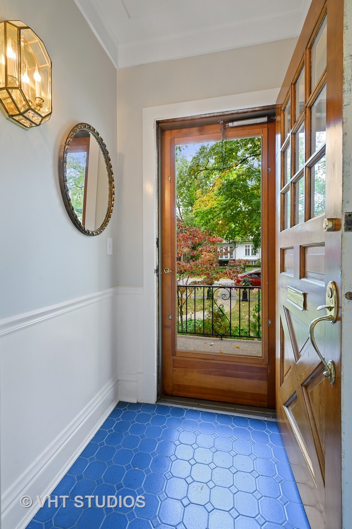 304 Cumnor Road Kenilworth, IL 60043 - Photo 7 of 40 a view of a room with a large window