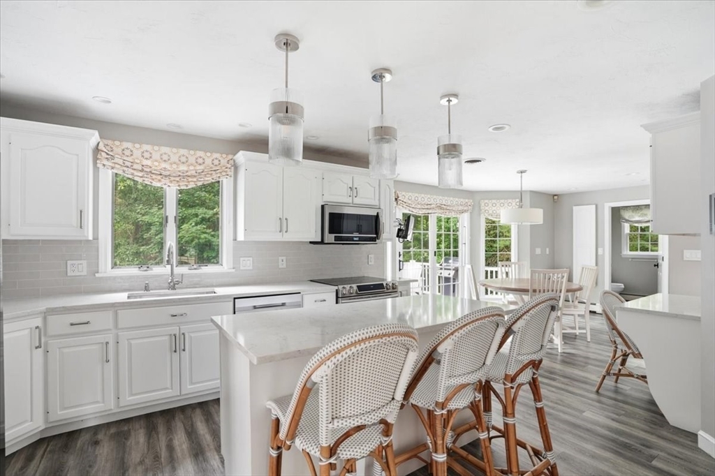 85 Maple Avenue Hanover, MA 02339 - Photo 3 of 41