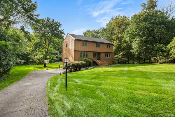 $895,000 | 5 Rome Court, Cortlandt Manor, NY 10567