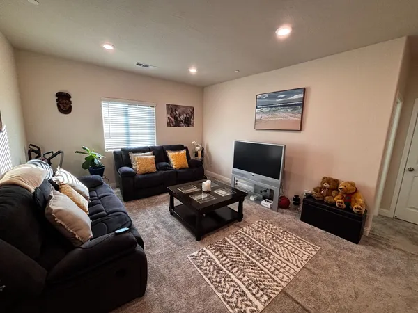 $650,000 | 1614 North Barcus Avenue, Fresno, CA 93722