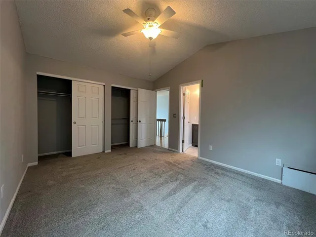 a view of empty room with a ceiling fan