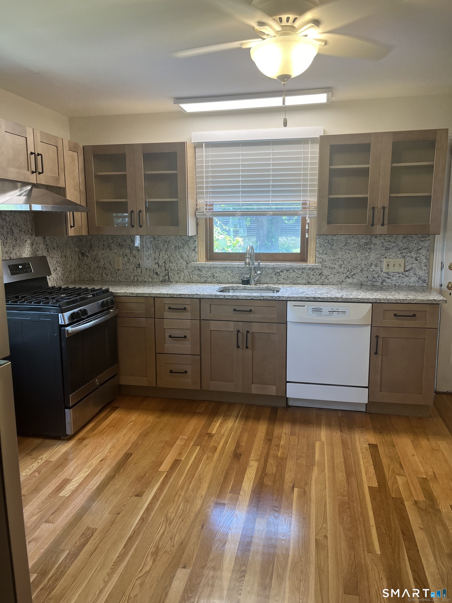 69 Damascus Road, Unit A Branford, CT 06405 - Photo 2 of 24