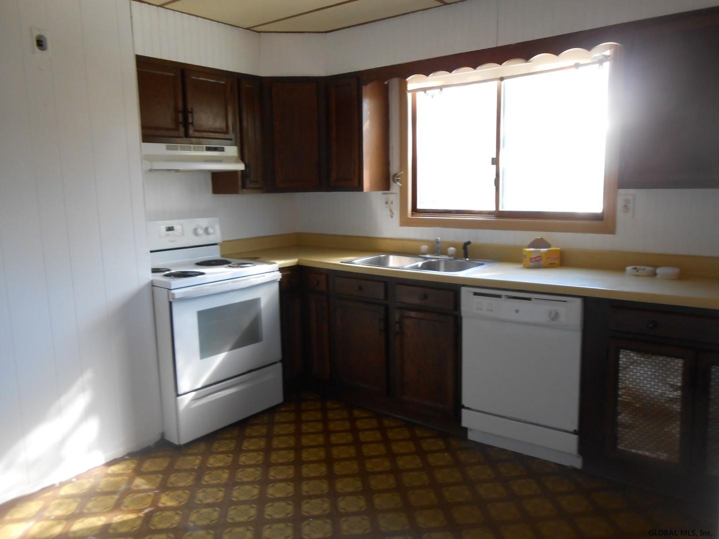 1656 Rugby Road Schenectady, NY 12309 - Photo 4 of 17 Photo 4