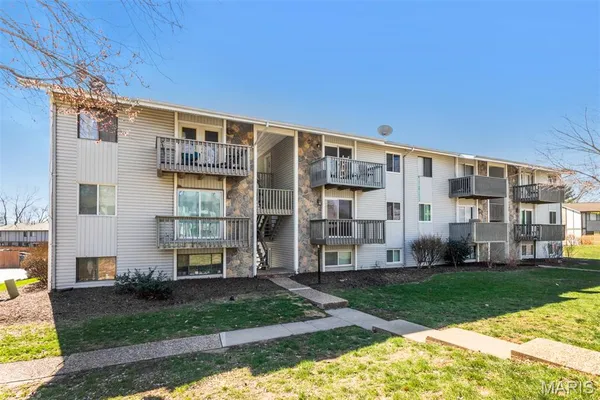 $109,900 | 113 Lemans Court, Unit 113, Lake St. Louis, MO 63367