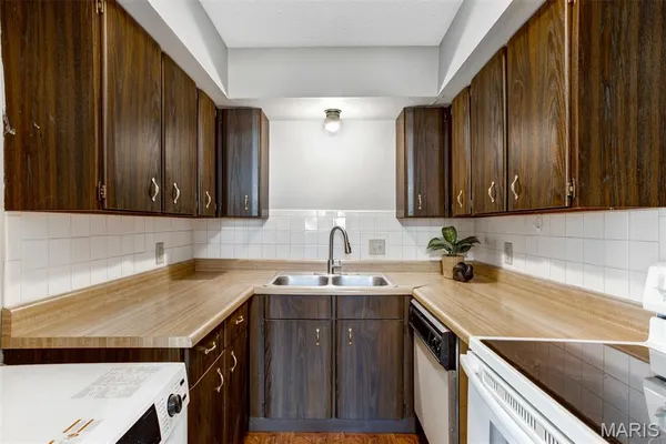 $109,900 | 113 Lemans Court, Unit 113, Lake St. Louis, MO 63367