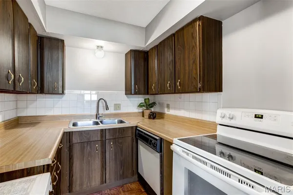 $109,900 | 113 Lemans Court, Unit 113, Lake St. Louis, MO 63367