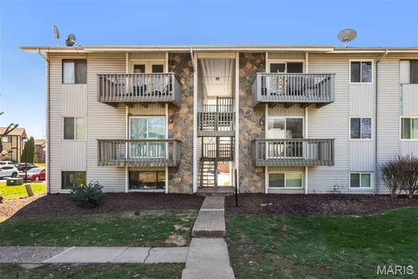 $109,900 | 113 Lemans Court, Unit 113, Lake St. Louis, MO 63367