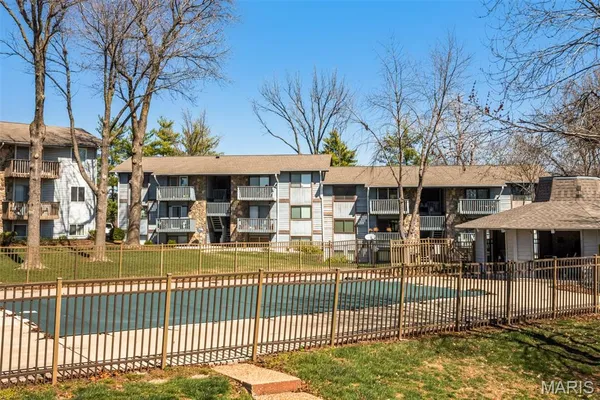 $109,900 | 113 Lemans Court, Unit 113, Lake St. Louis, MO 63367