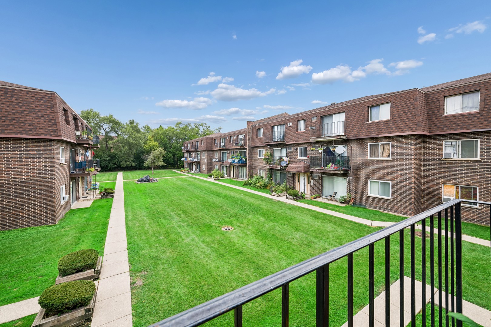 9364 Golf Road, Unit 2B Des Plaines, IL 60016 - Photo 7 of 20 Gallery Image 7