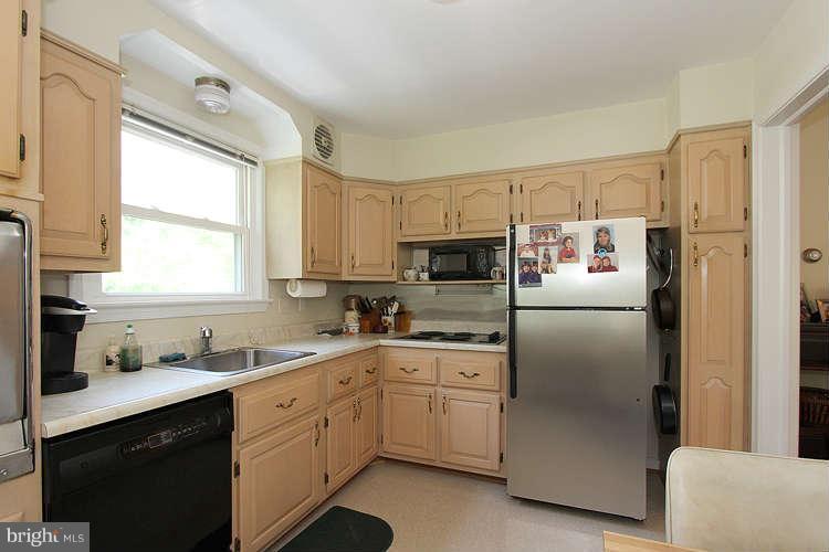4402 Saul Road Kensington, MD 20895 - Photo 10 of 30 Kitchen