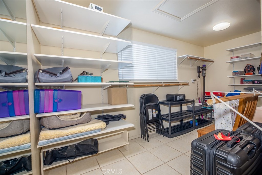 1566 Heather Lane Riverside, CA 92504 - Photo 21 of 61 Large Walk-In Closet