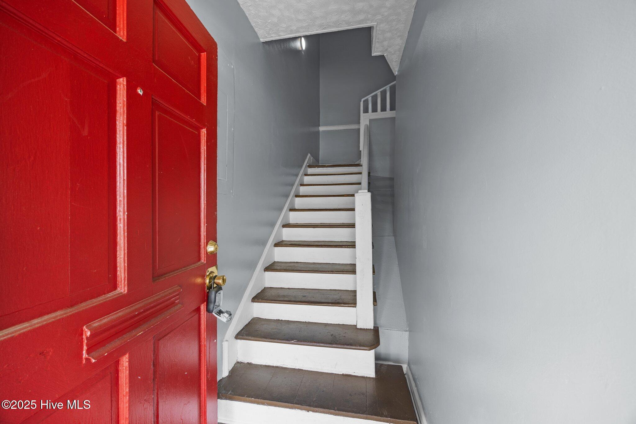 514 3rd Avenue, Unit B New Bern, NC 28560 - Photo 3 of 16 3-web-or-mls-514 3rd Ave B, New Bern, NC