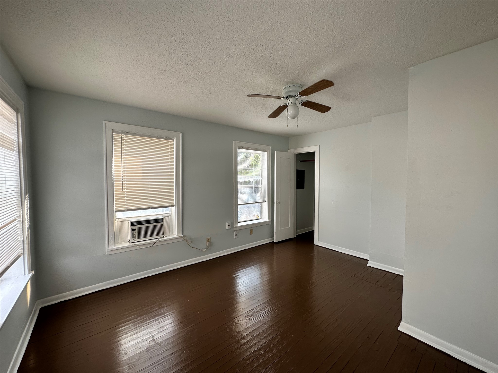 4624 Clay Street Houston, TX 77023 - Photo 12 of 18