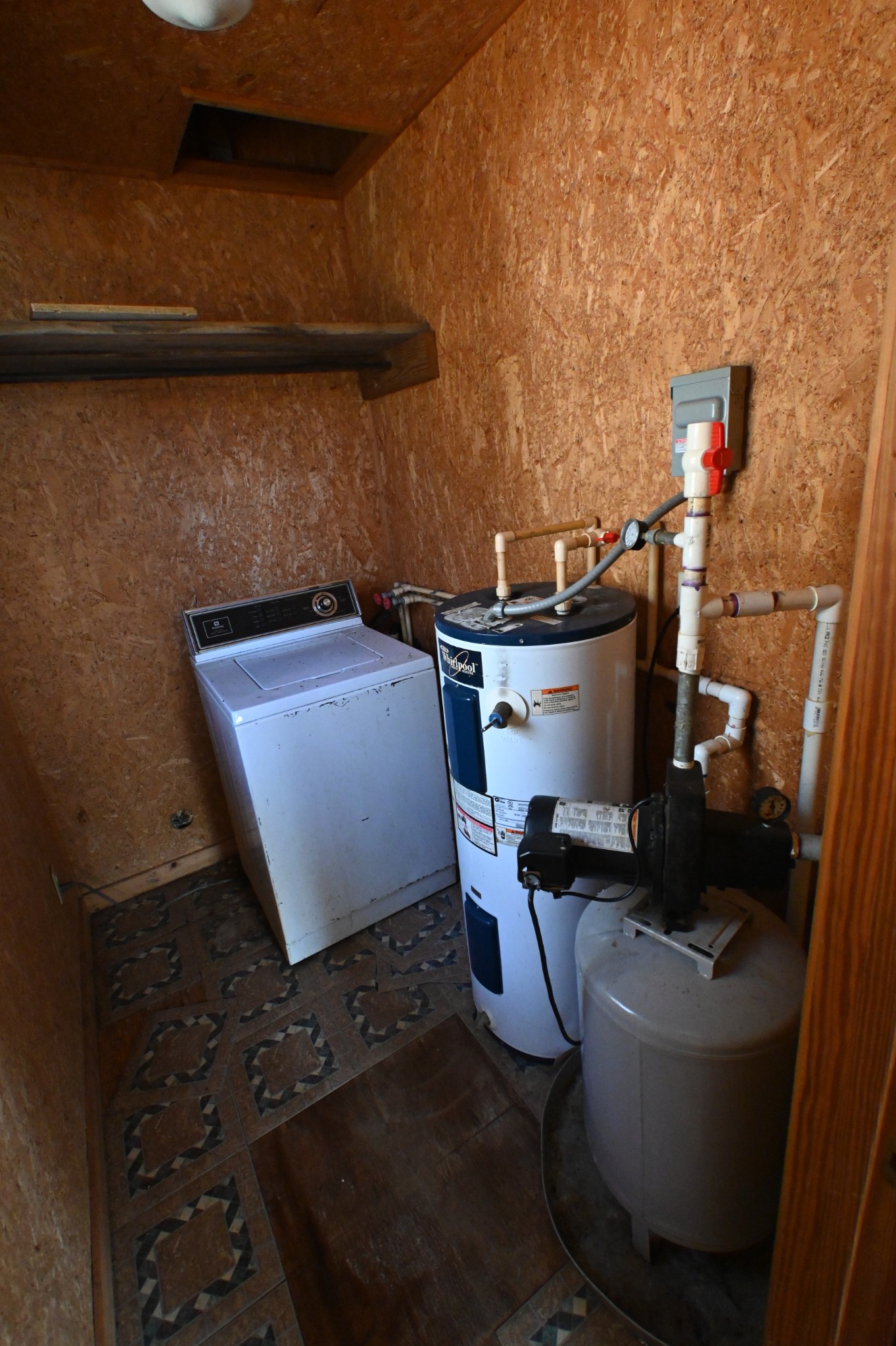 3385 Rockhouse Road Linden, TN 37096 - Photo 9 of 46 a living room with furniture and a couch