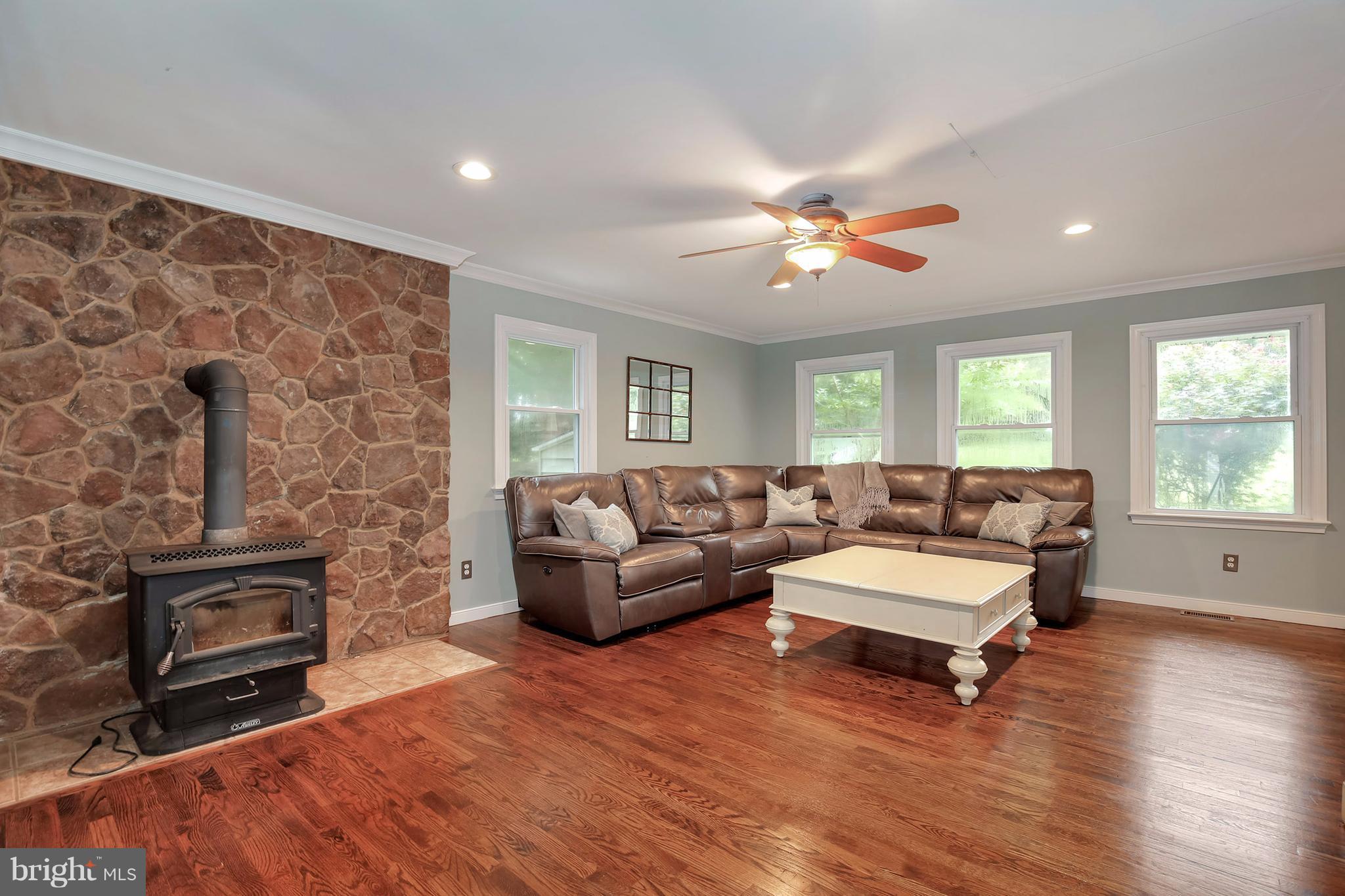 18316 Cattail Road Poolesville, MD 20837 - Photo 8 of 30 Family Room