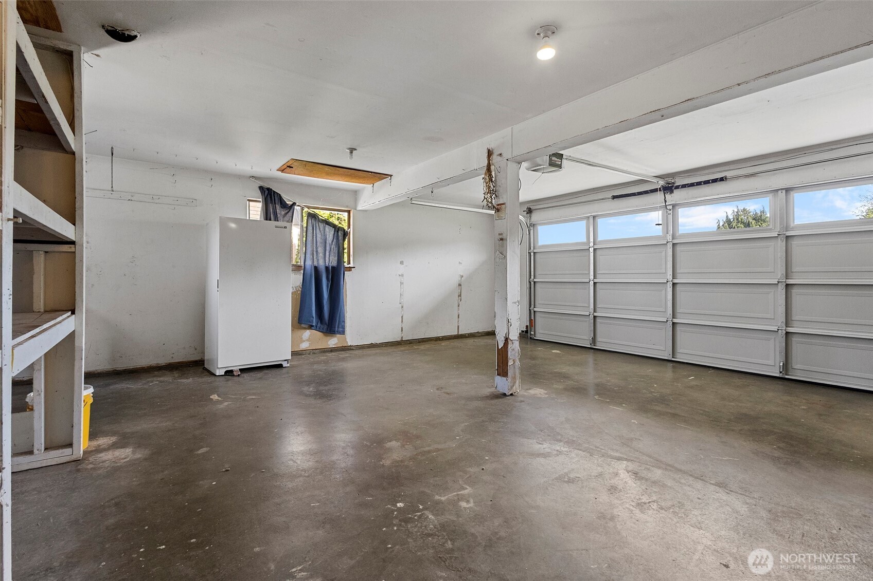 3812 R Avenue Anacortes, WA 98221 - Photo 32 of 36 a view of a garage