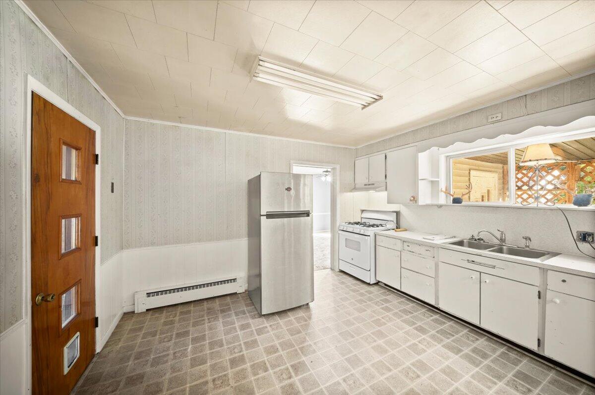 409 Scott Street Scottville, MI 49454 - Photo 5 of 26 05-DSC_6069