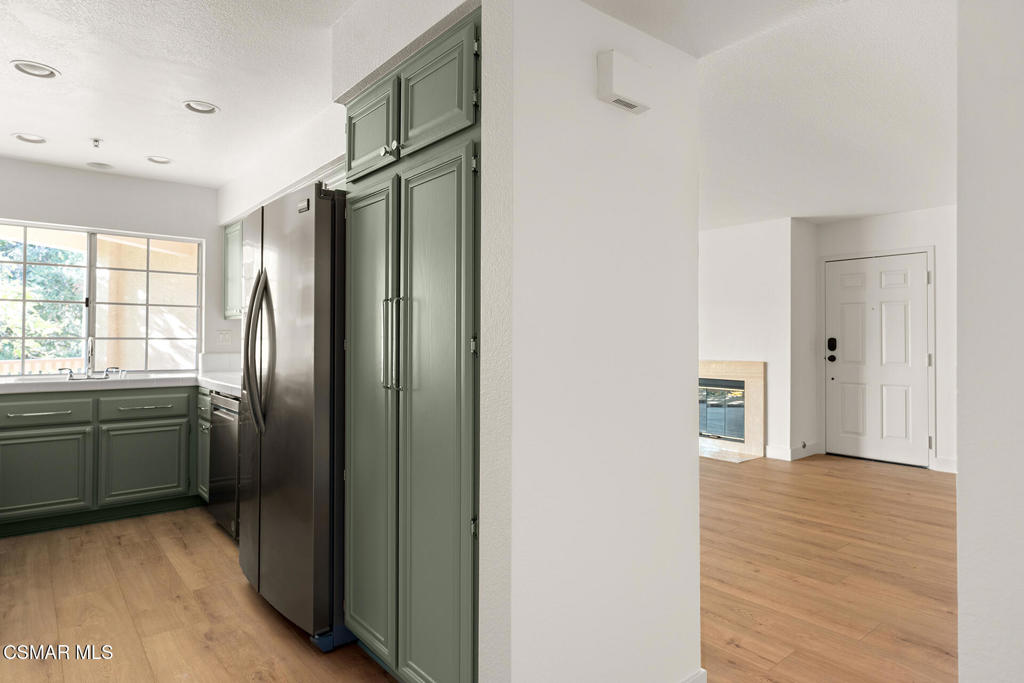 697 Sutton Crest Trail, Unit TL210 Oak Park, CA 91377 - Photo 11 of 37
