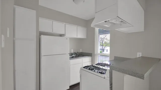 $995 | 4406 Avenue C, Unit 205, Austin, TX 78751