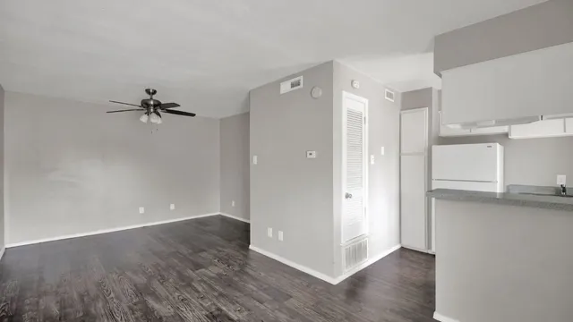 $995 | 4406 Avenue C, Unit 205, Austin, TX 78751