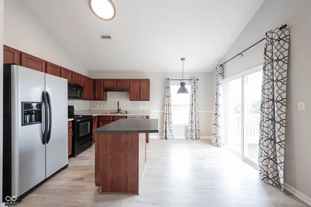 $1,600 | 12215 Pebble Street, Unit 600, Fishers, IN 46038