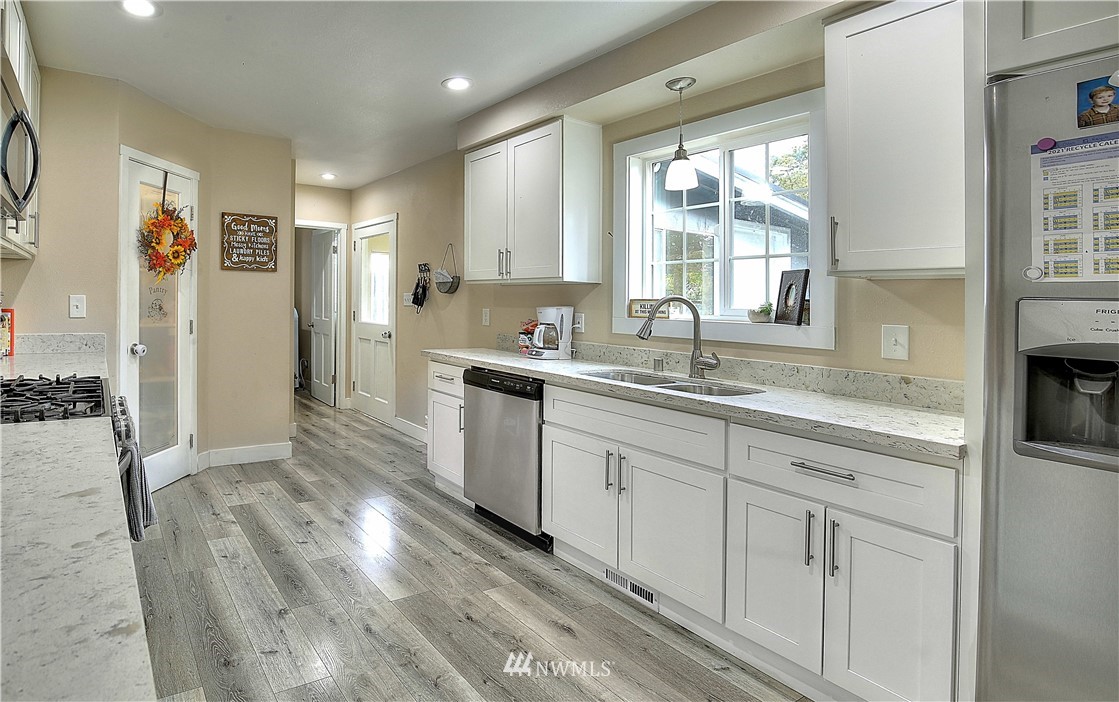 10320 Clark Road Southeast Yelm, WA 98597 - Photo 12 of 28 Gallery Image 12