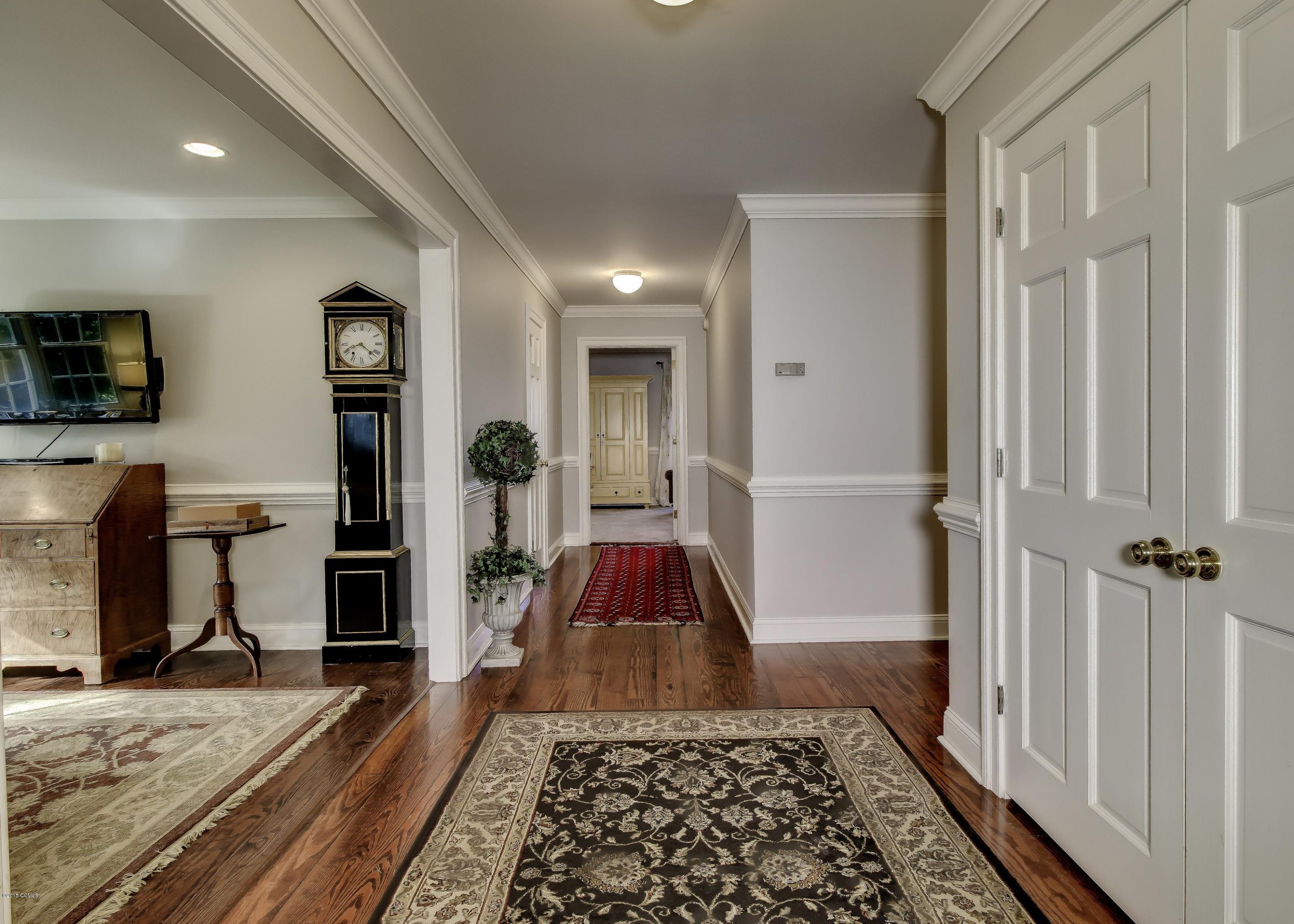 113 Ricky Lane Newport, NC 28570 - Photo 27 of 68 Hallway to master suite