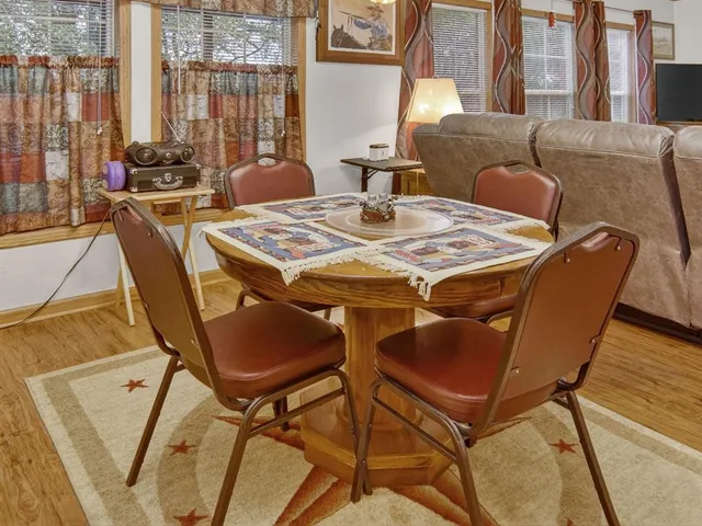 $299,999 | 1170 Darrel Avenue, Glen Rose, TX 76043