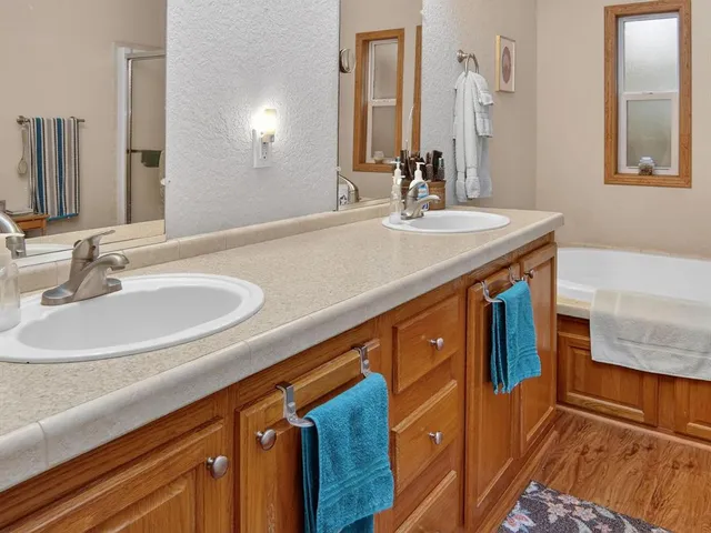 $299,999 | 1170 Darrel Avenue, Glen Rose, TX 76043