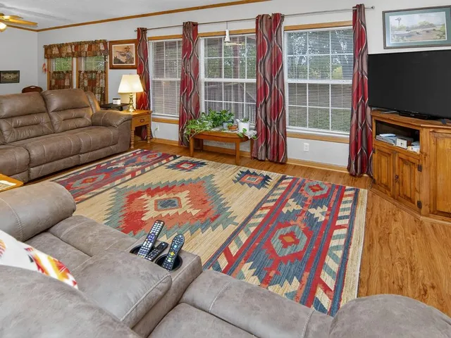 $299,999 | 1170 Darrel Avenue, Glen Rose, TX 76043