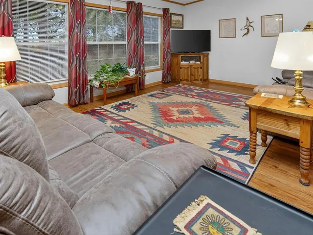 $299,999 | 1170 Darrel Avenue, Glen Rose, TX 76043