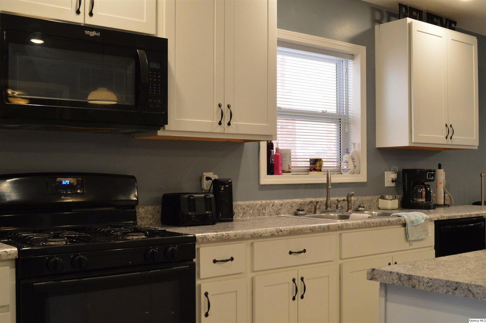 921 Adams Street Quincy, IL 62301 - Photo 11 of 18