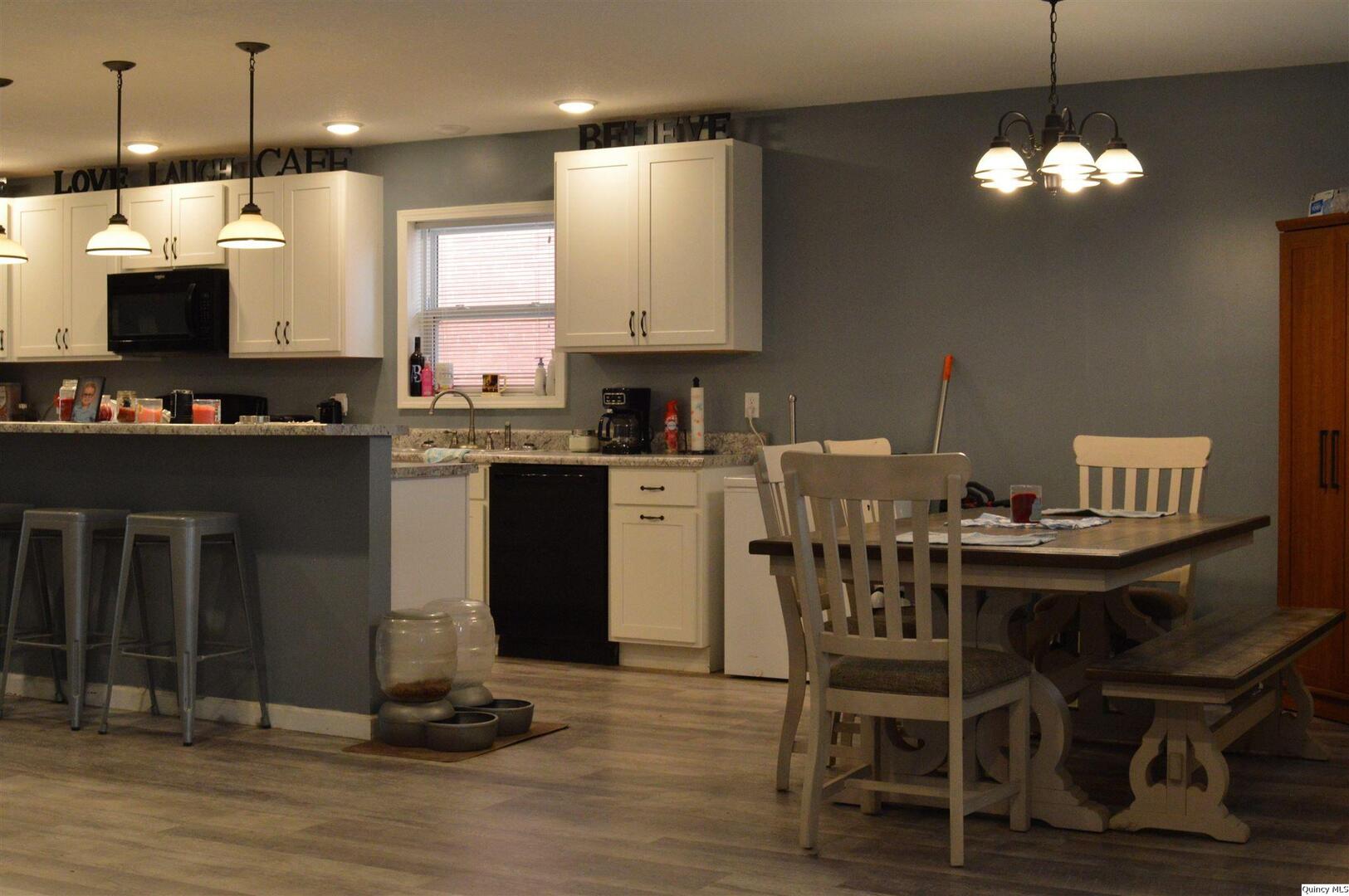 921 Adams Street Quincy, IL 62301 - Photo 3 of 18