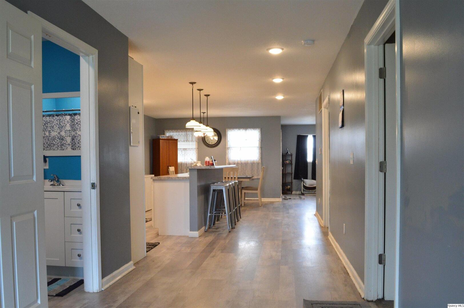 921 Adams Street Quincy, IL 62301 - Photo 4 of 18