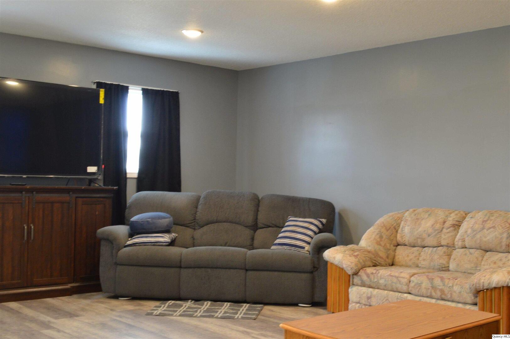 921 Adams Street Quincy, IL 62301 - Photo 6 of 18