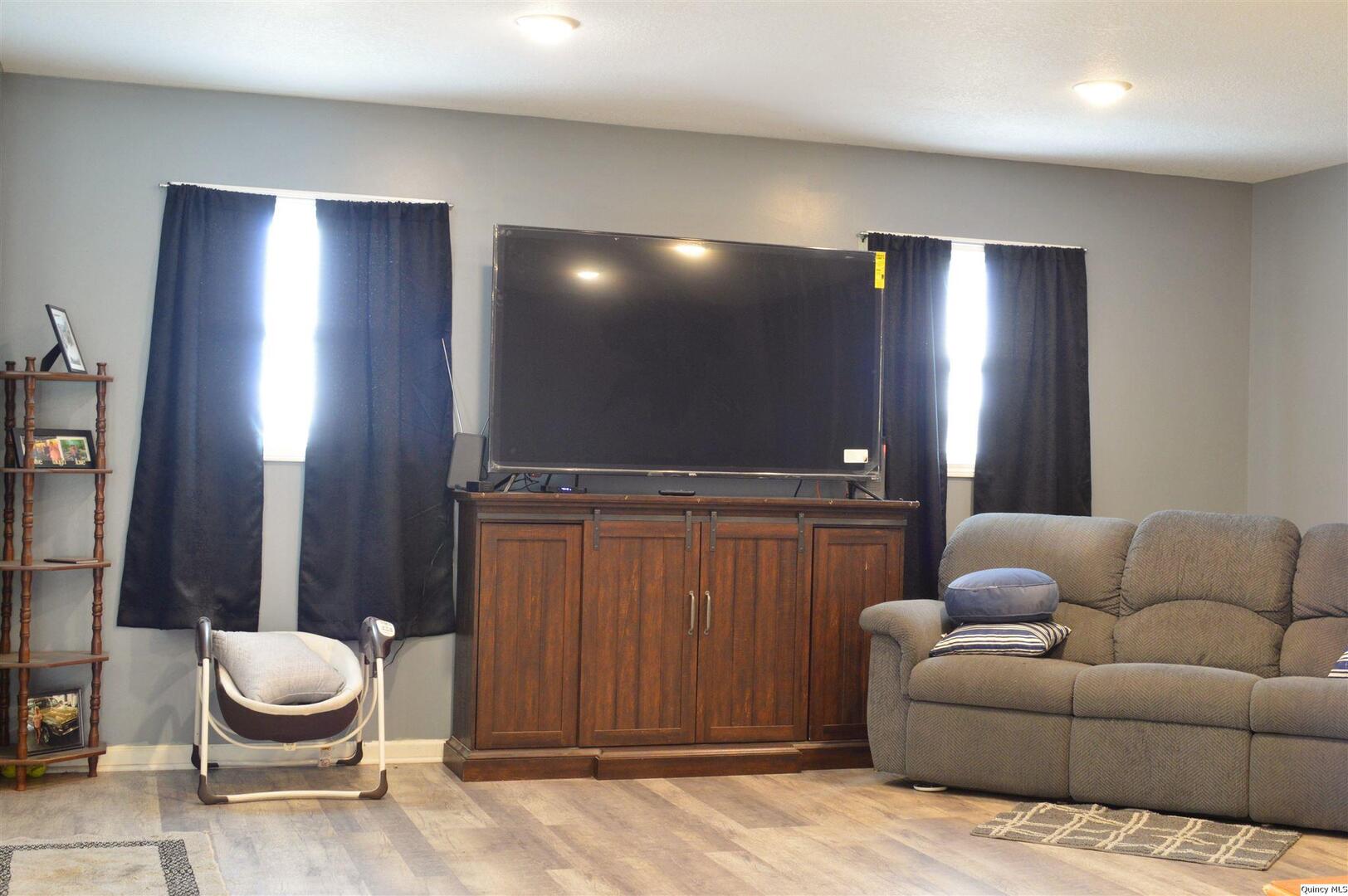 921 Adams Street Quincy, IL 62301 - Photo 7 of 18