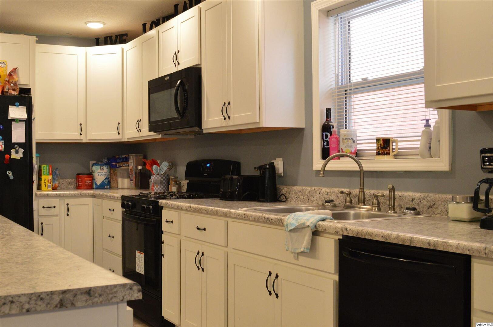 921 Adams Street Quincy, IL 62301 - Photo 9 of 18