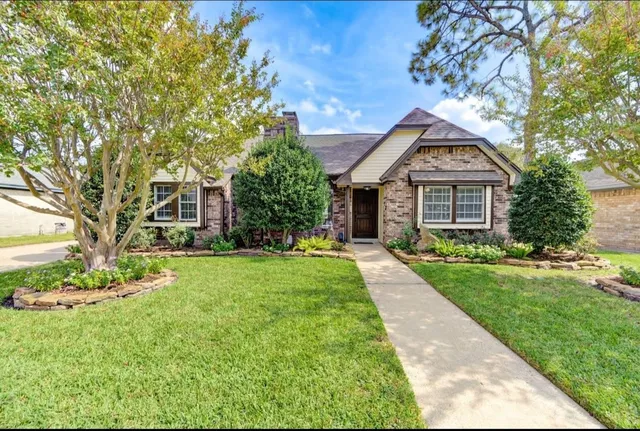 $339,900 | 2513 Henderson Lane, Deer Park, TX 77536