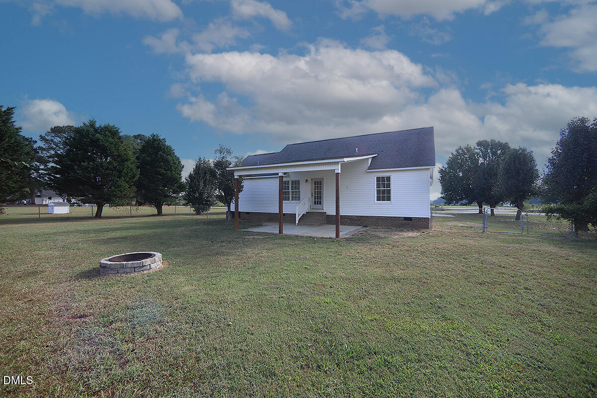 879 O B J Road Dunn, NC 28334 - Photo 18 of 23 a backyard of a house with lots of green space