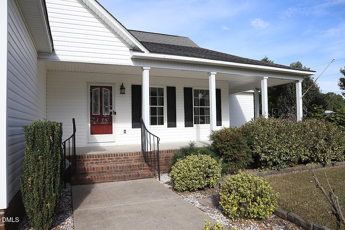 879 O B J Road Dunn, NC 28334 - Photo 5 of 23 front view of a house