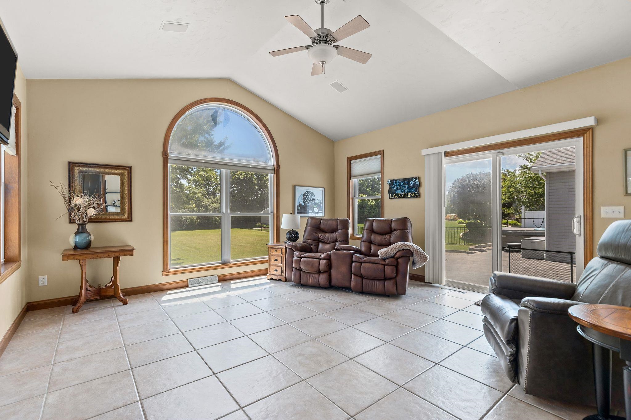 477 Dalton Road Neenah, WI 54956 - Photo 10 of 35