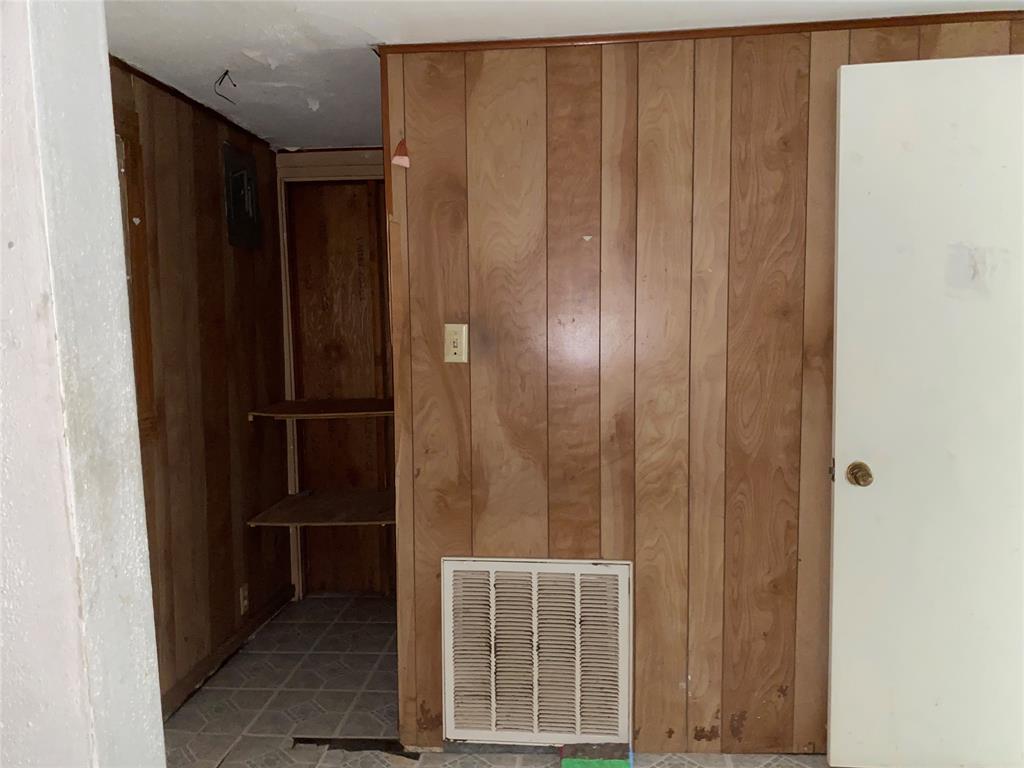 811 West 12th Street, Unit 815 Bonham, TX 75418 - Photo 19 of 23 a view of walk in closet