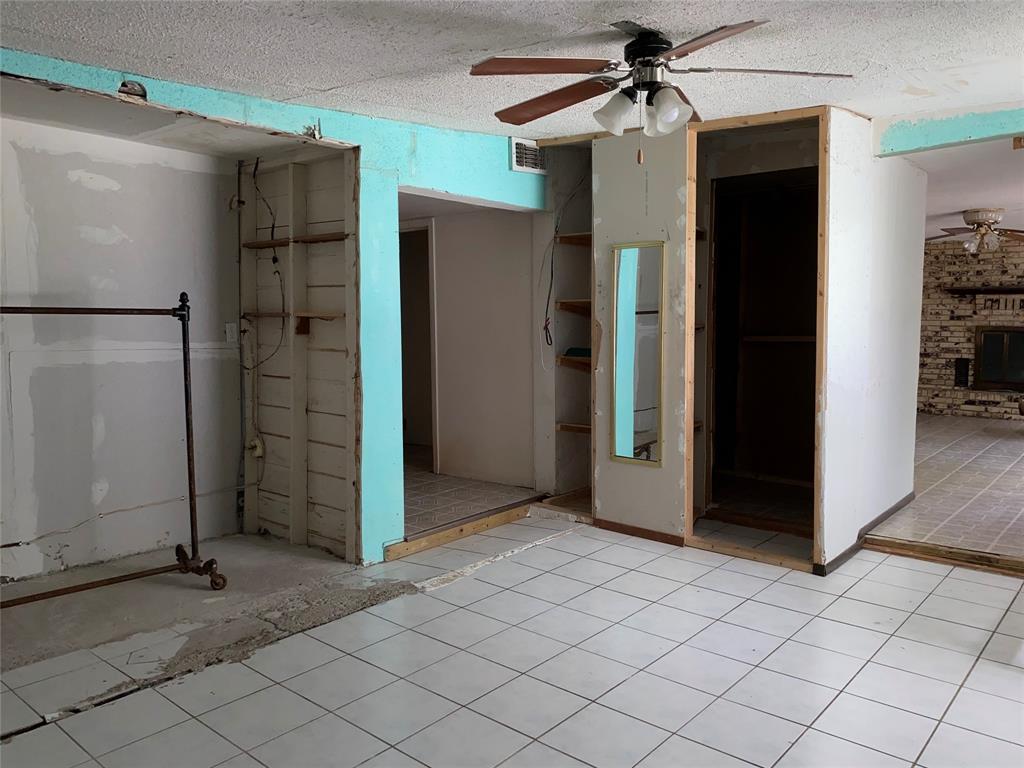 811 West 12th Street, Unit 815 Bonham, TX 75418 - Photo 20 of 23 an empty room with closet and windows