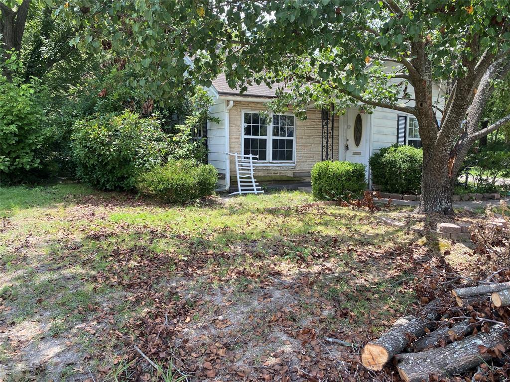 811 West 12th Street, Unit 815 Bonham, TX 75418 - Photo 2 of 23 a view of a house with yard and sitting area