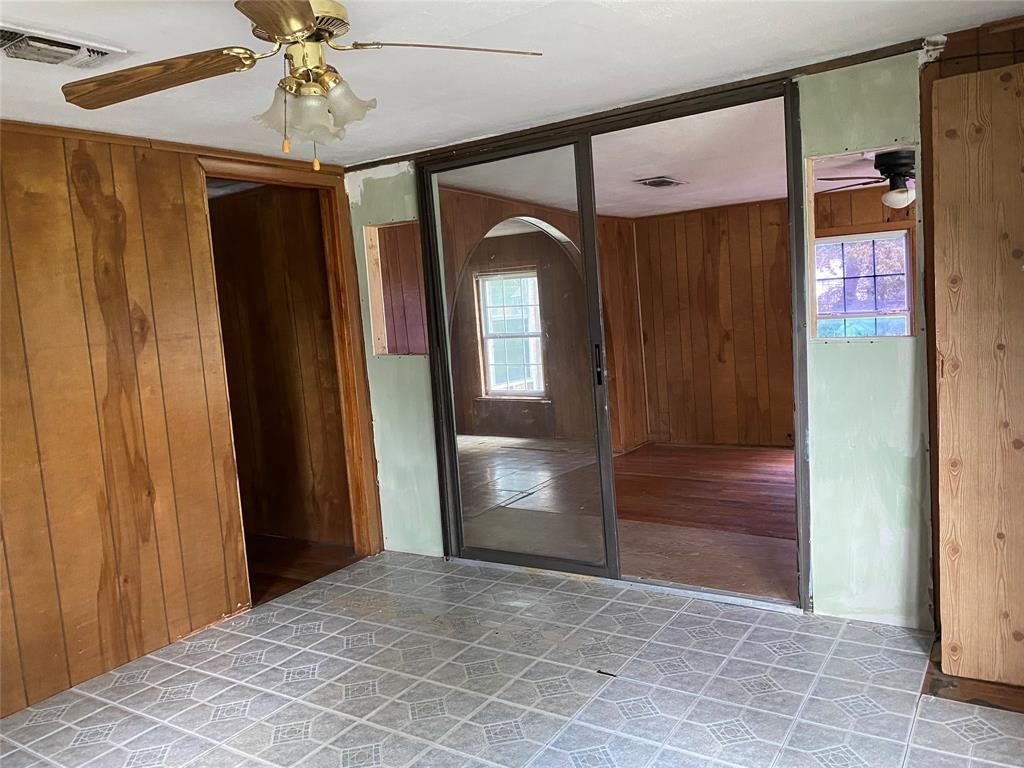 811 West 12th Street, Unit 815 Bonham, TX 75418 - Photo 6 of 23 a view of a hallway with a elevator