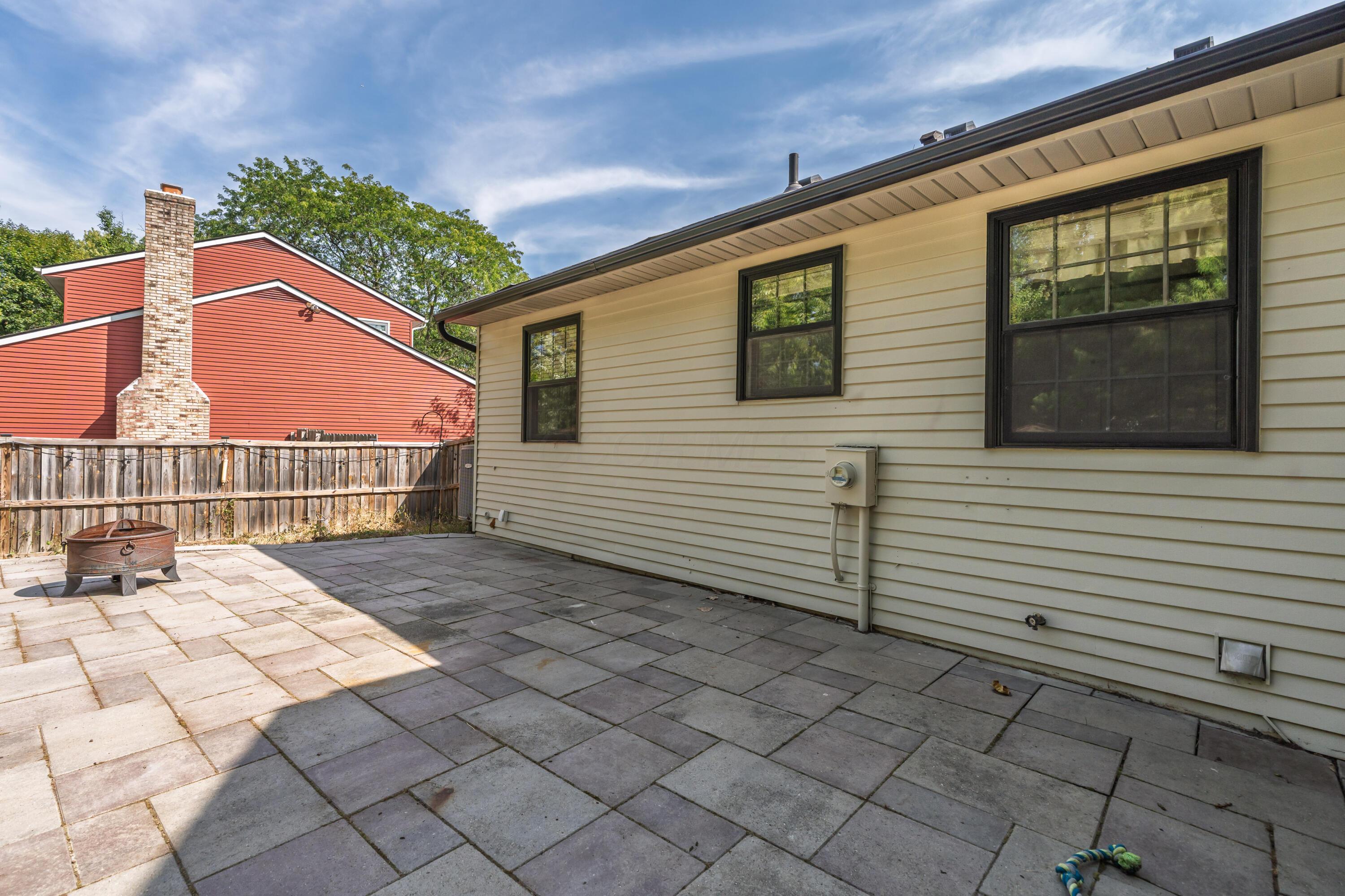 5879 Ravine View Court Columbus, OH 43231 - Photo 35 of 43 Uncovered patio