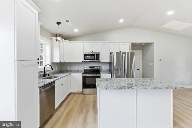 $339,900 | 14 Anderson Court, Berkeley Springs, WV 25411